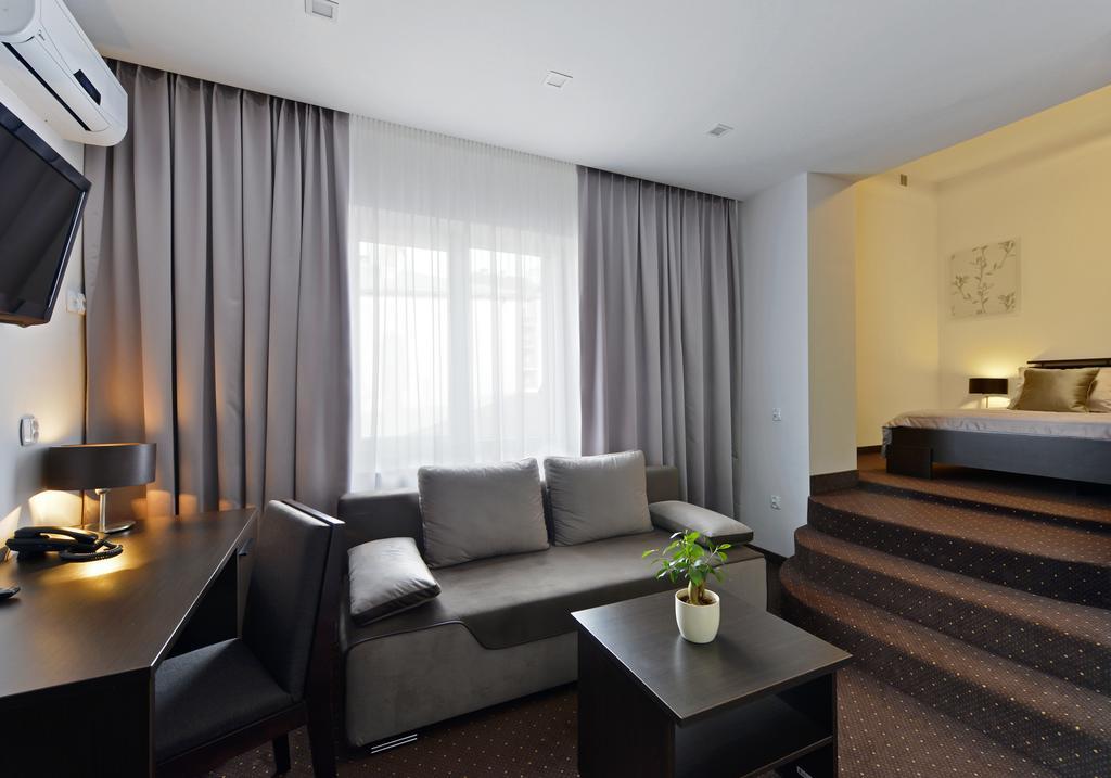 Hotel Capitol Бяла Подласка Екстериор снимка