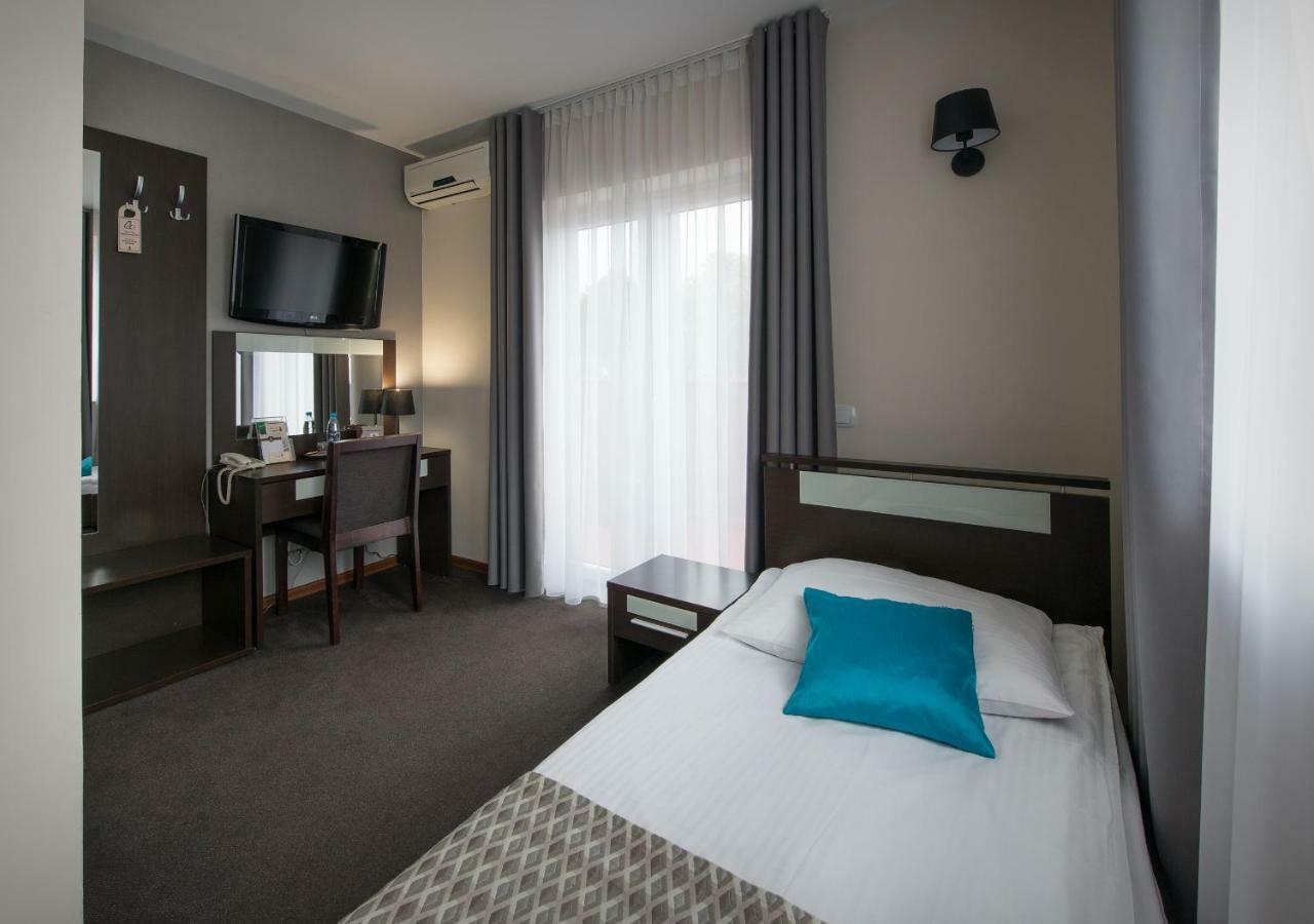 Hotel Capitol Бяла Подласка Екстериор снимка