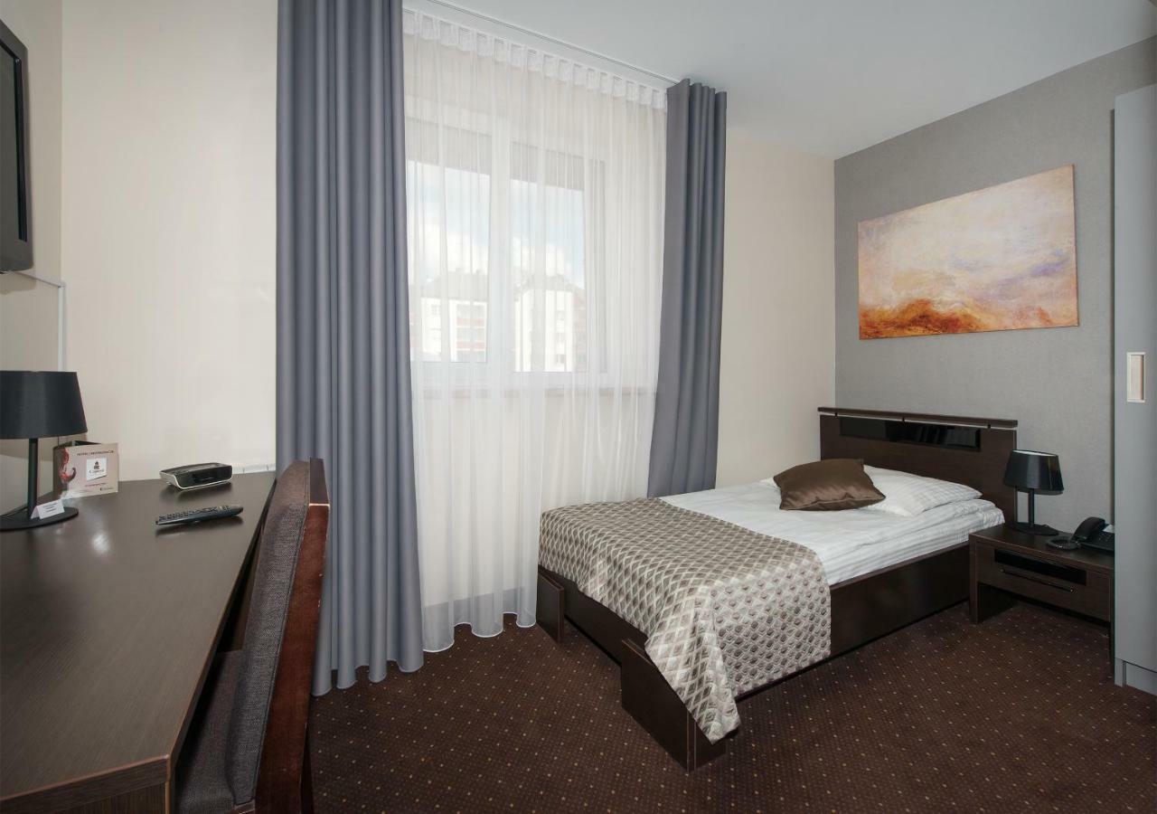 Hotel Capitol Бяла Подласка Екстериор снимка