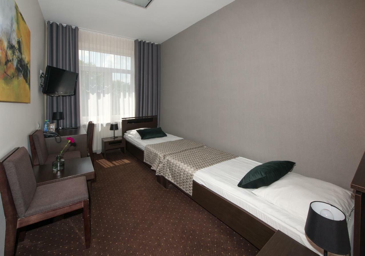 Hotel Capitol Бяла Подласка Екстериор снимка