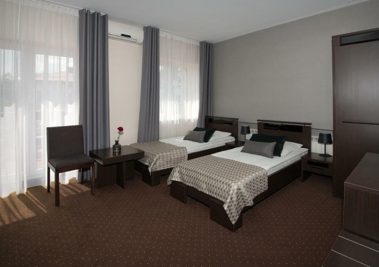 Hotel Capitol Бяла Подласка Екстериор снимка