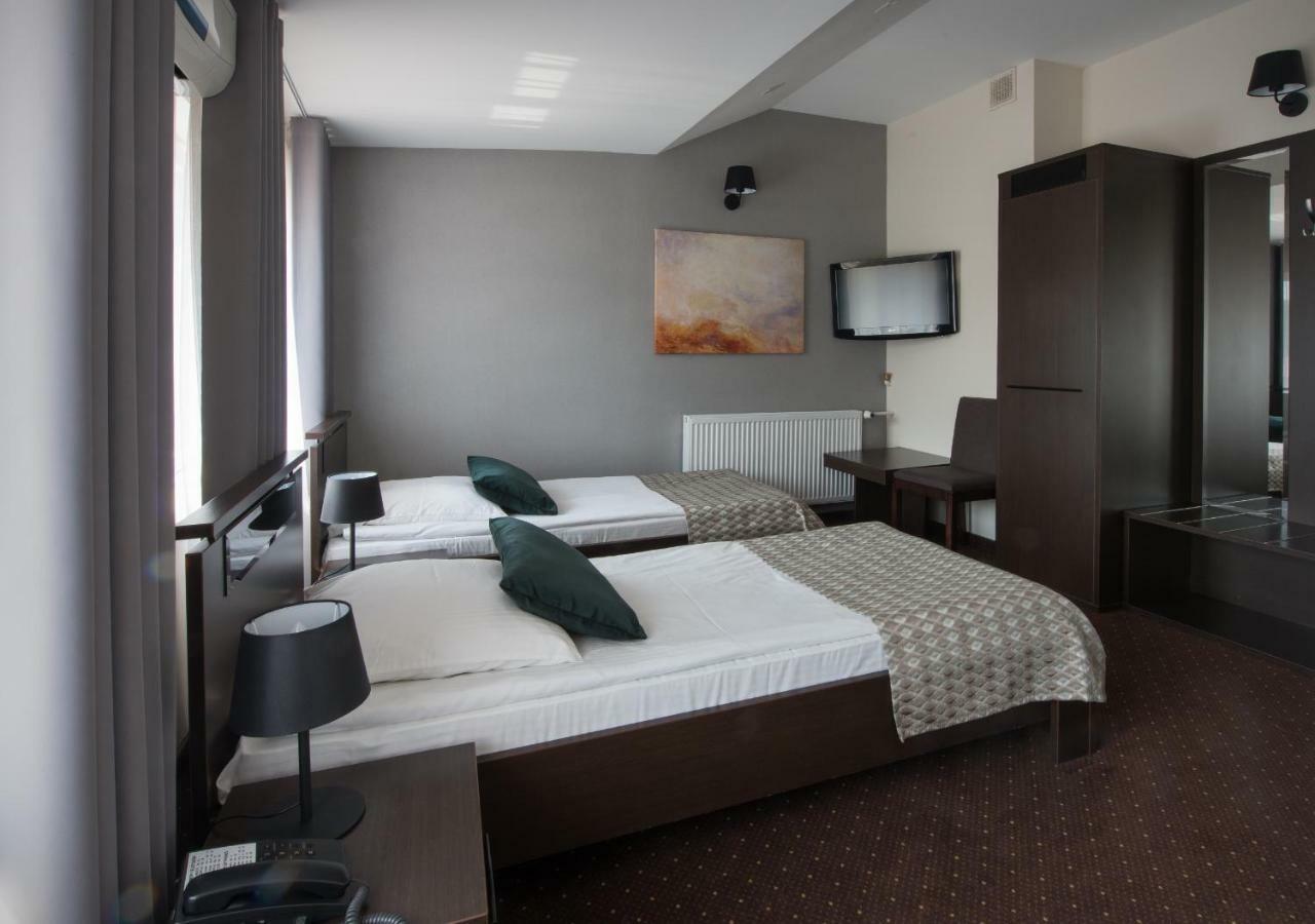 Hotel Capitol Бяла Подласка Екстериор снимка