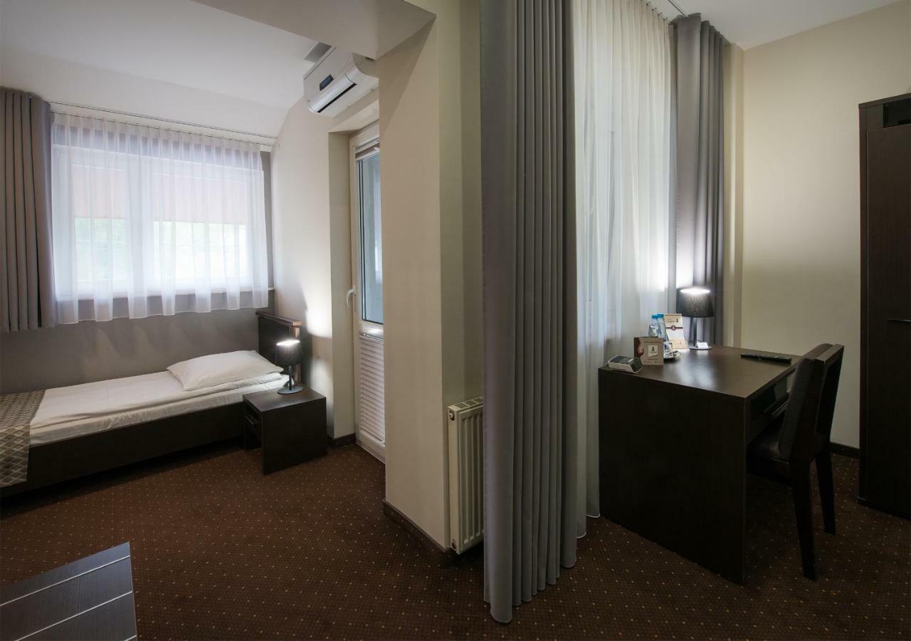 Hotel Capitol Бяла Подласка Екстериор снимка