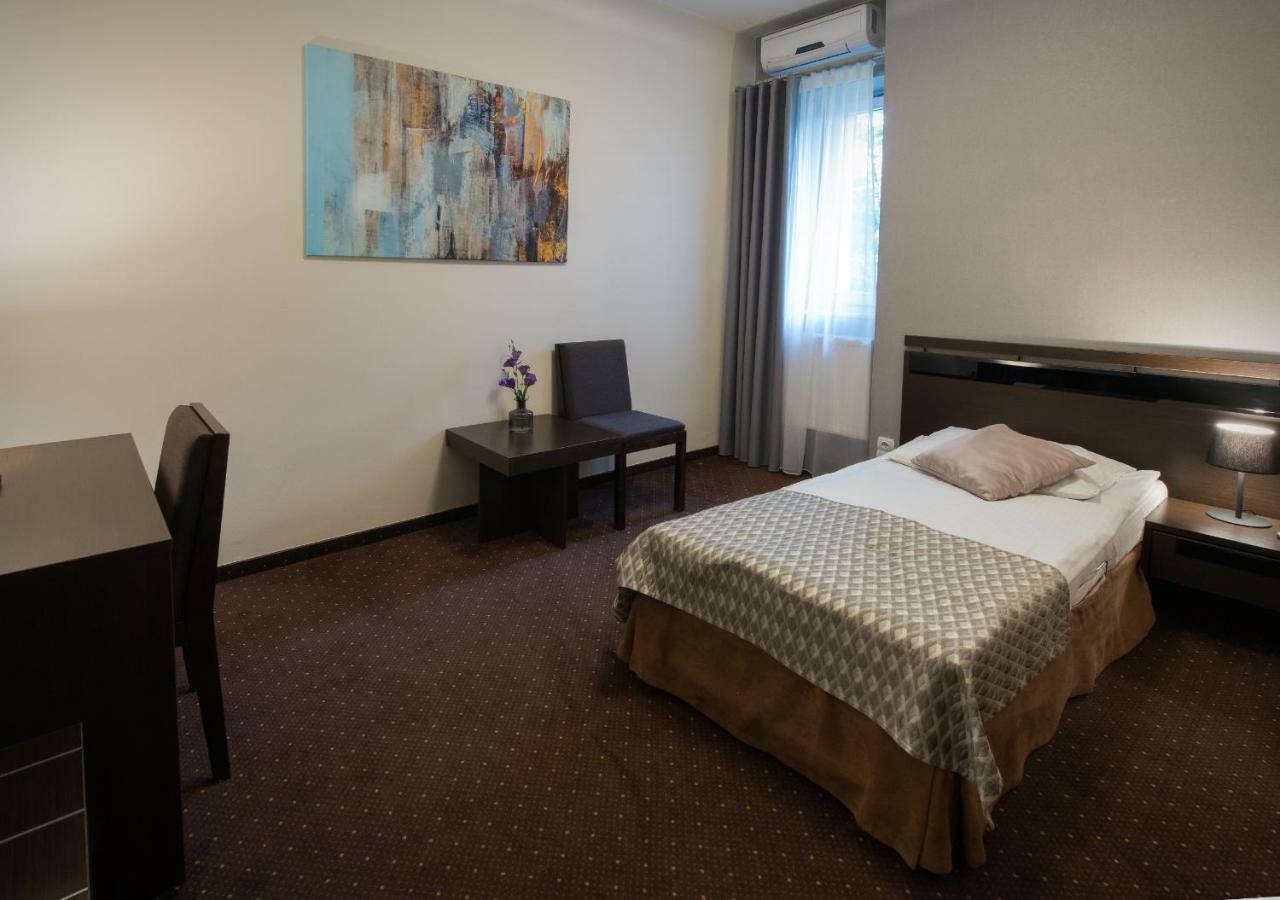Hotel Capitol Бяла Подласка Екстериор снимка